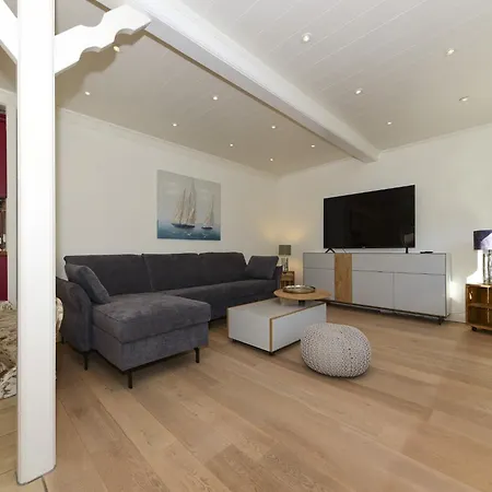 Idyllically Located Comfortably Furnished And Renovated Holiday home *